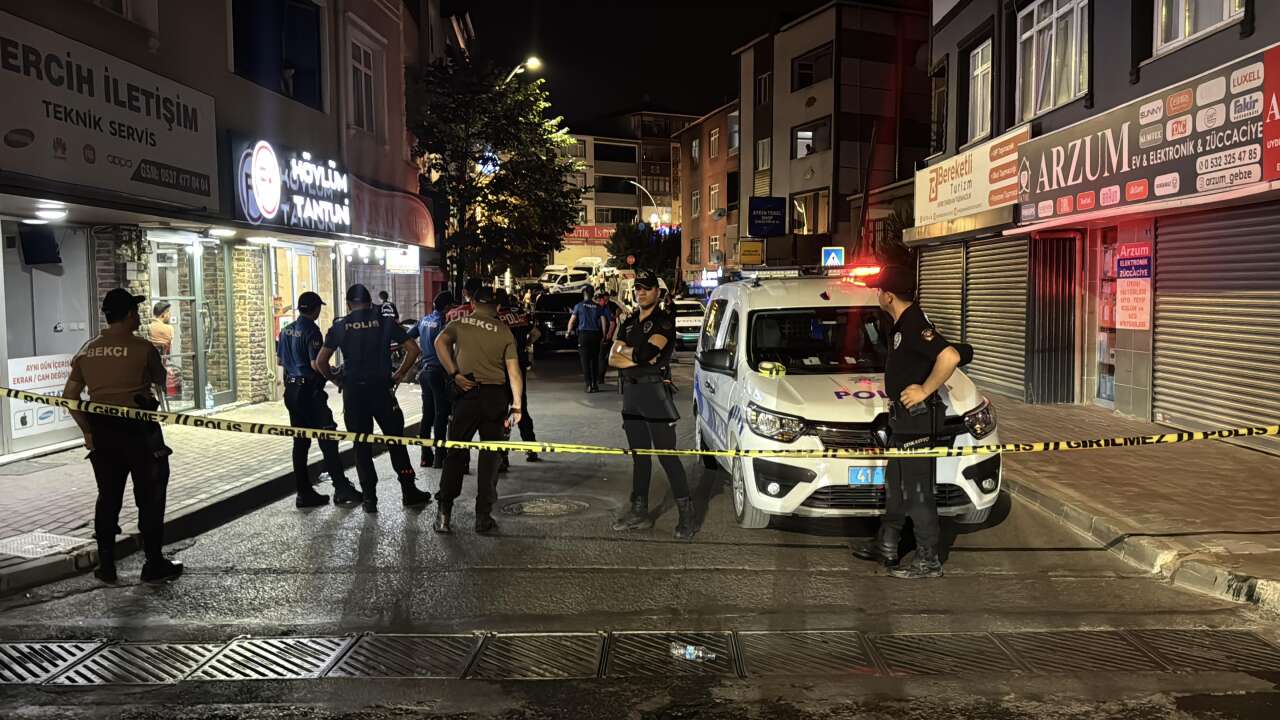 Cadde üzerinde silahlı çatışma! 17 yaşındaki genç hayatını kaybetti 1